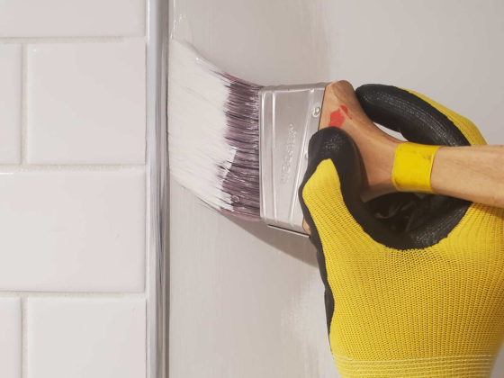 How Long Does It Take Paint to Dry in a Bathroom © HouseHow.com
