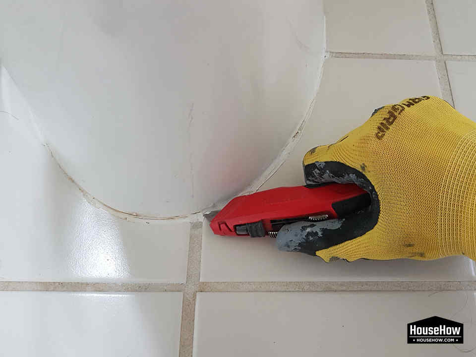 The main reason plumbers don't like caulked toilets is that it takes a lot of extra work and takes a lot of practice to get it right  © HouseHow.com