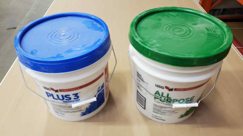 What is the Difference Between Green and Blue Lid Drywall Joint Compound © HouseHow.com