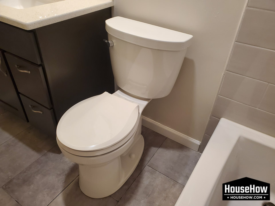 As a general rule, the first best method to unclog a clogged toilet is to use a plunger © HouseHow.com