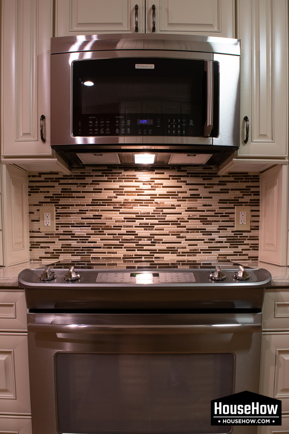 Is Microwave Unhealthy? 2 In general, microwaving is not unhealthy because there is no evidence of side effects associated with the microwave method of cooking.