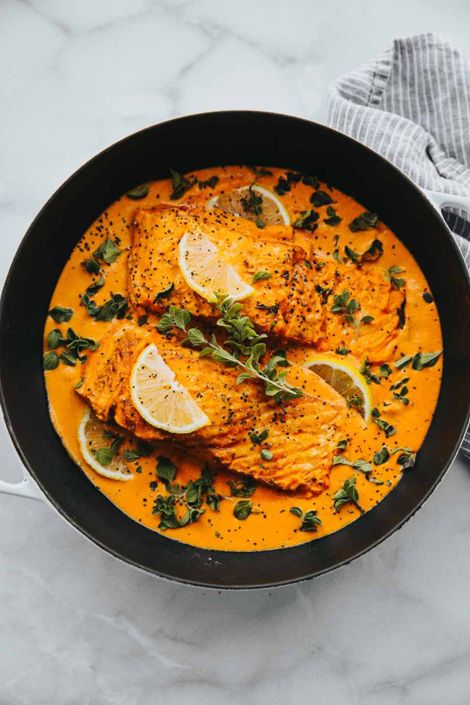 What Foods Can You Microwave? 2 You can microwave many dishes once you know the recipe. From staples like rice, quinoa, and root vegetables to protein-rich main courses with seafood and chicken to desserts such as brownies and pudding - you can prepare a full course meal in a microwave